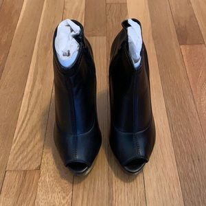Chinese laundry ankle boots 5 1/2